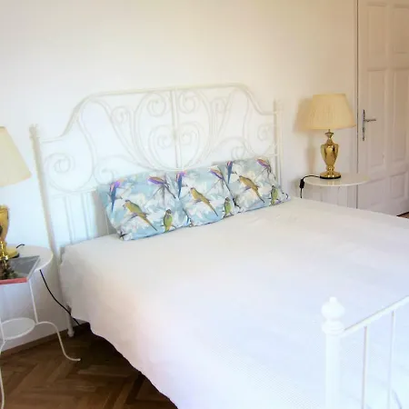 Ambiente Apartment *