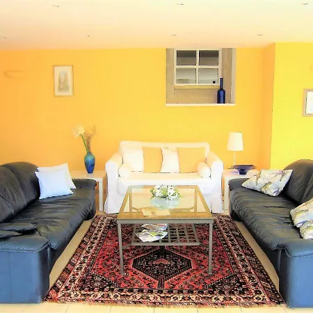 Ambiente Apartment *